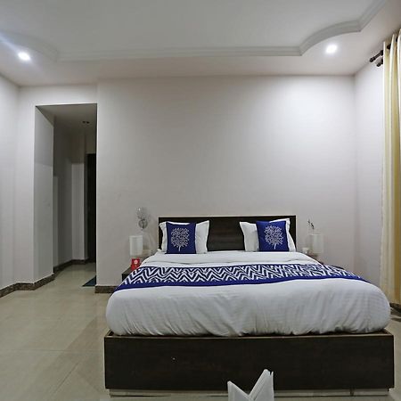Oyo 4635 Sheetal Hotel Haldwāni Kültér fotó