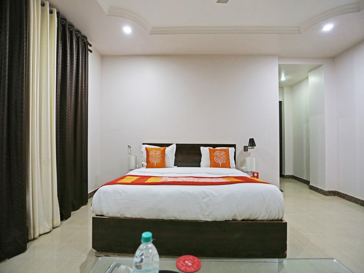 Oyo 4635 Sheetal Hotel Haldwāni Kültér fotó