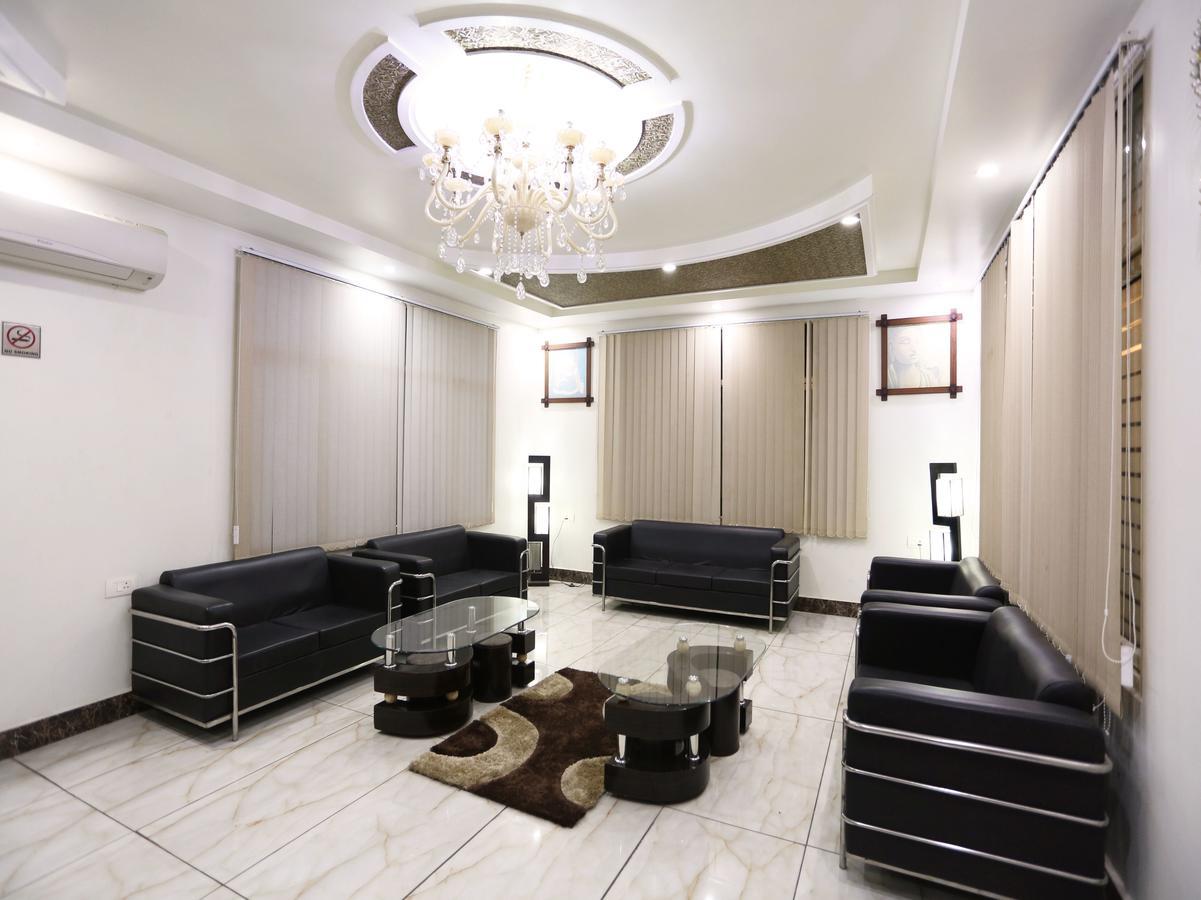 Oyo 4635 Sheetal Hotel Haldwāni Kültér fotó