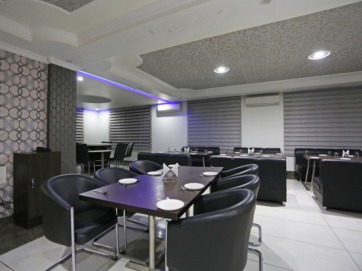 Oyo 4635 Sheetal Hotel Haldwāni Kültér fotó