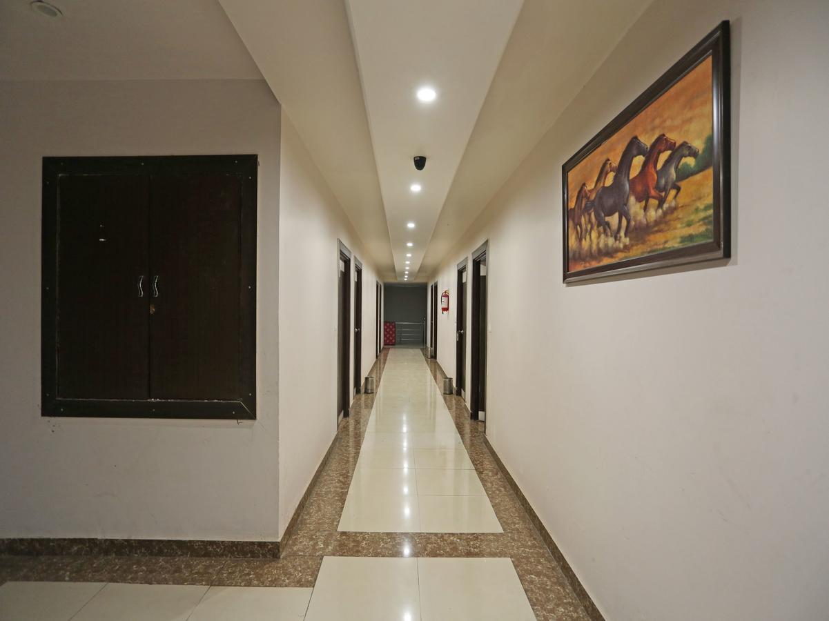 Oyo 4635 Sheetal Hotel Haldwāni Kültér fotó