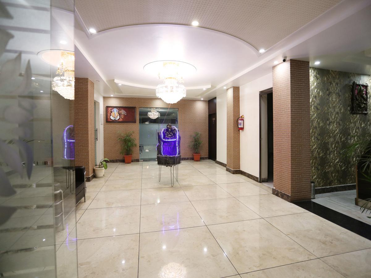 Oyo 4635 Sheetal Hotel Haldwāni Kültér fotó