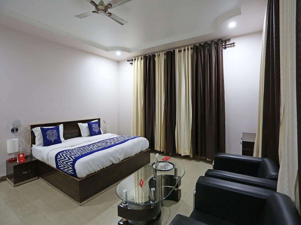 Oyo 4635 Sheetal Hotel Haldwāni Kültér fotó