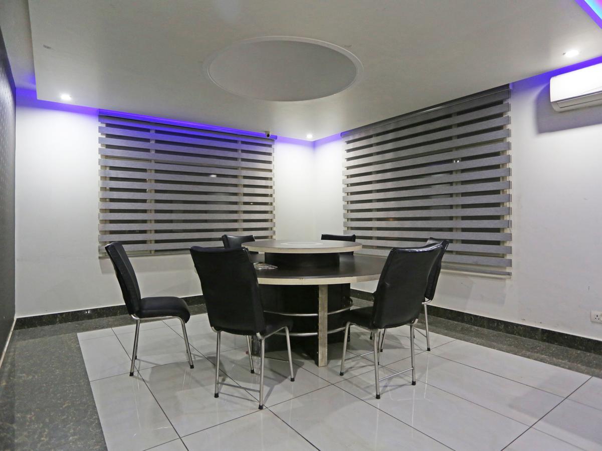 Oyo 4635 Sheetal Hotel Haldwāni Kültér fotó