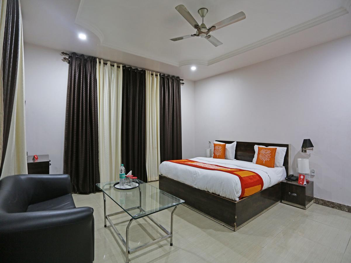 Oyo 4635 Sheetal Hotel Haldwāni Kültér fotó
